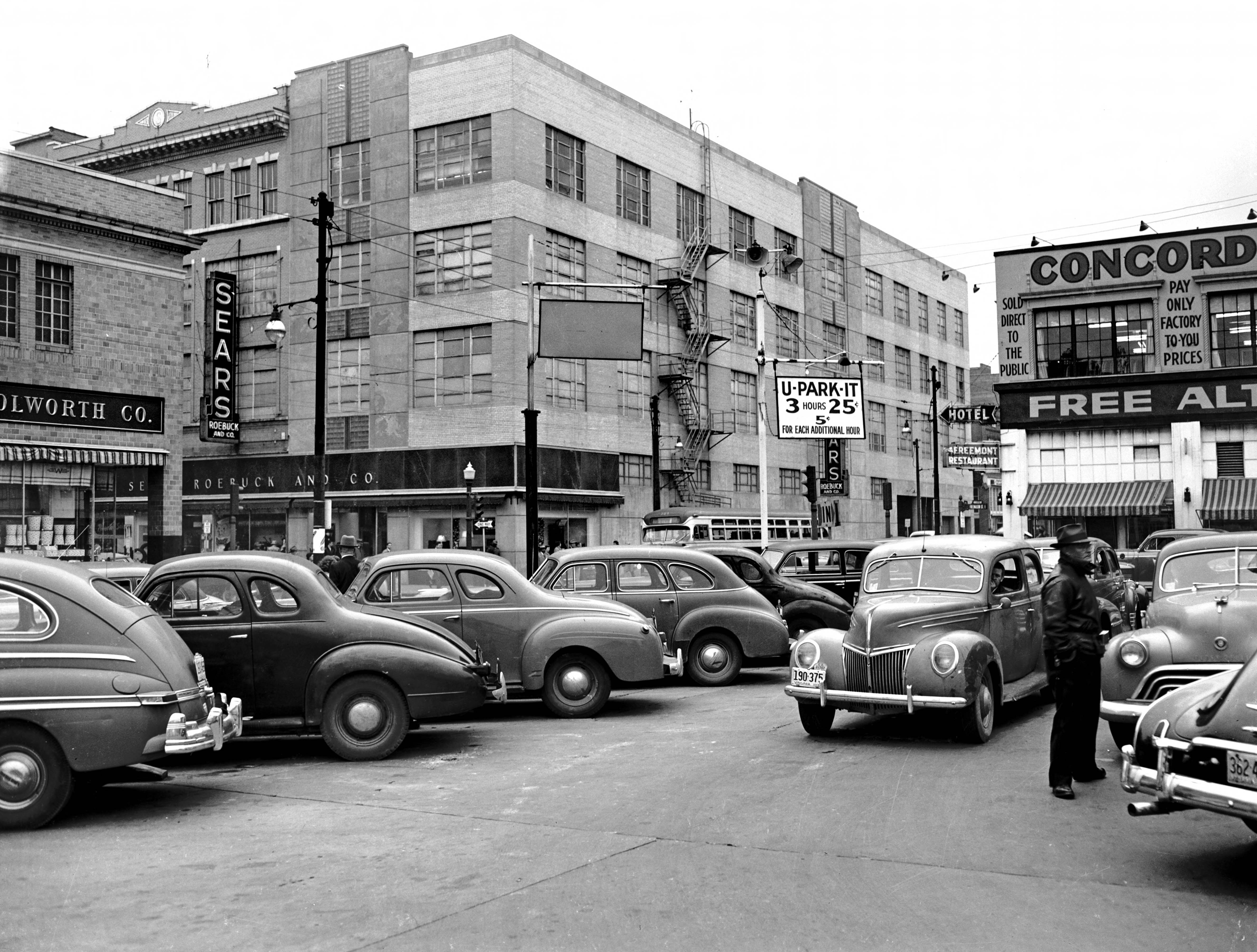 The Sears block in 1949, before Rice's acquired the adjoining properties and expanded across the block from Granby Street to Monticello Avenue.