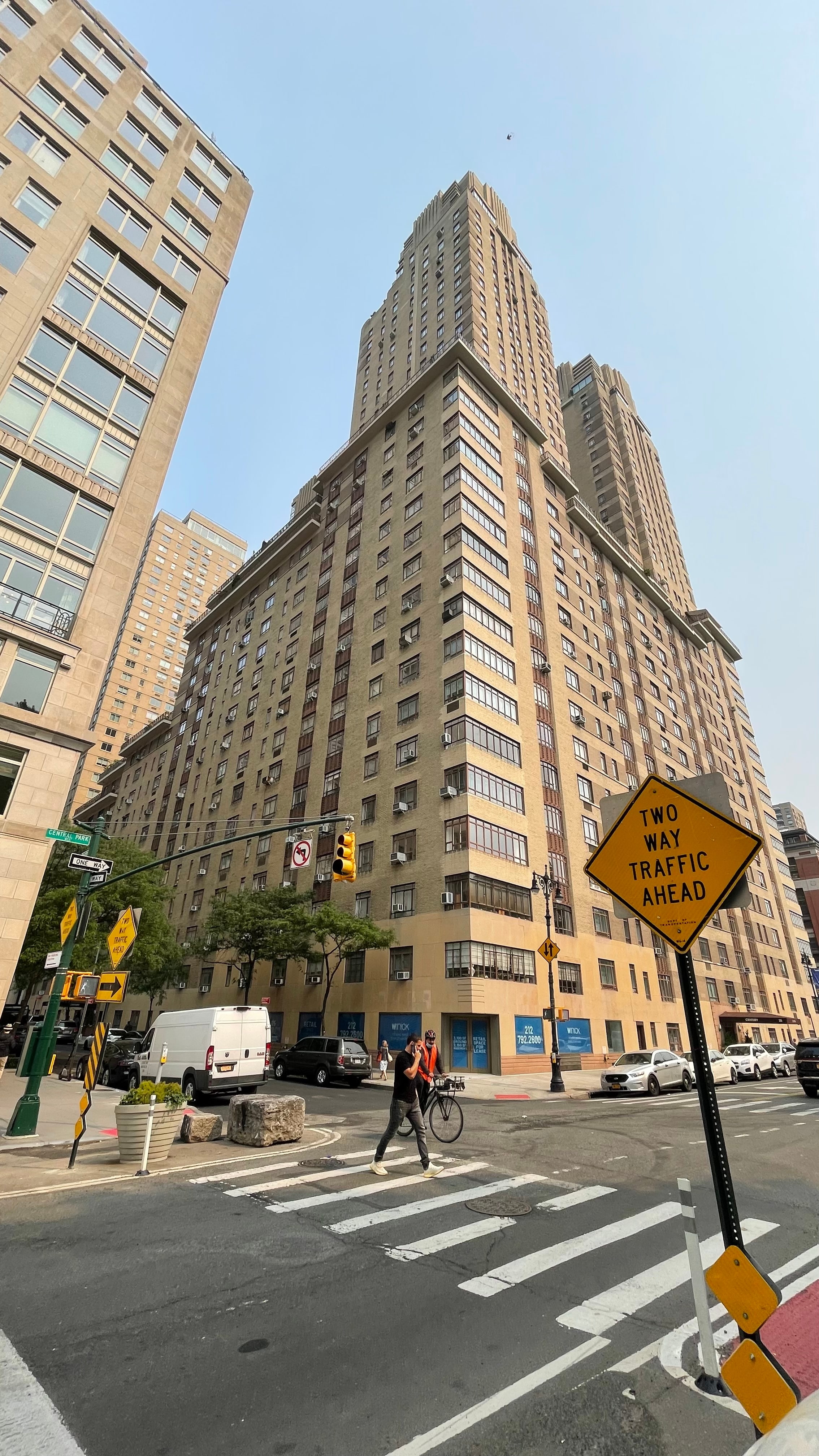 25 Central Park West, figure 1